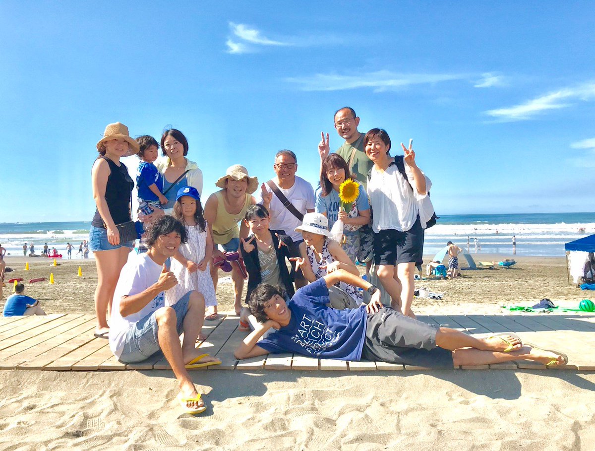 smartbeachpj's tweet photo. 8月11日の放送で、小川コータ＆とまそんが訪れた由比ヶ浜ビーチは全国でも珍しいバリアフリービーチということで、ボードウォークが砂浜に整備され、車椅子やベビーカーでも気軽に遊びに来ることができますよ。ぜひ、夏を満喫しに海に遊びに来てください。#smartbeachproject #バイザシー https://t.co/ADAP2Vi3Bm