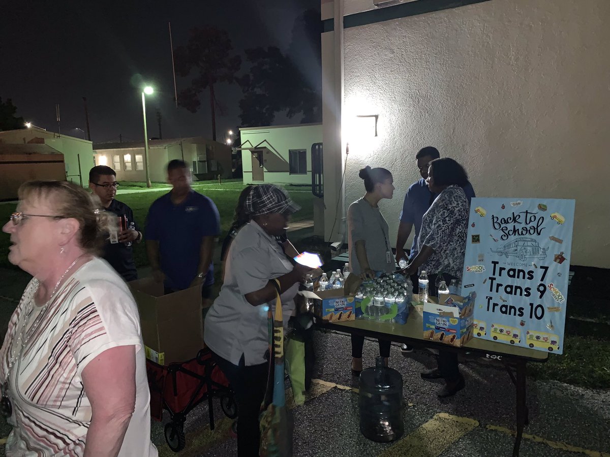 🚌 Some sweet treats for our bus drivers and monitors, the 1st people to welcome our students back to school! 🚌 #FirstDayOfSchool