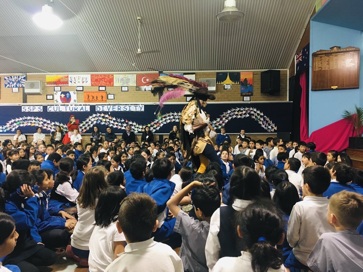StrathfieldSPS's tweet photo. Thank you to the Italian acting group Fools in Progress who had Years 3-6 students all in stitches today with laughter! A true cultural experience featuring the Carnevale characters from the Commedia dell’arte! @Coasitsydney @ItalianInstitut #foolsinprogress @m_culturalnsw https://t.co/EaQ40SaN3j