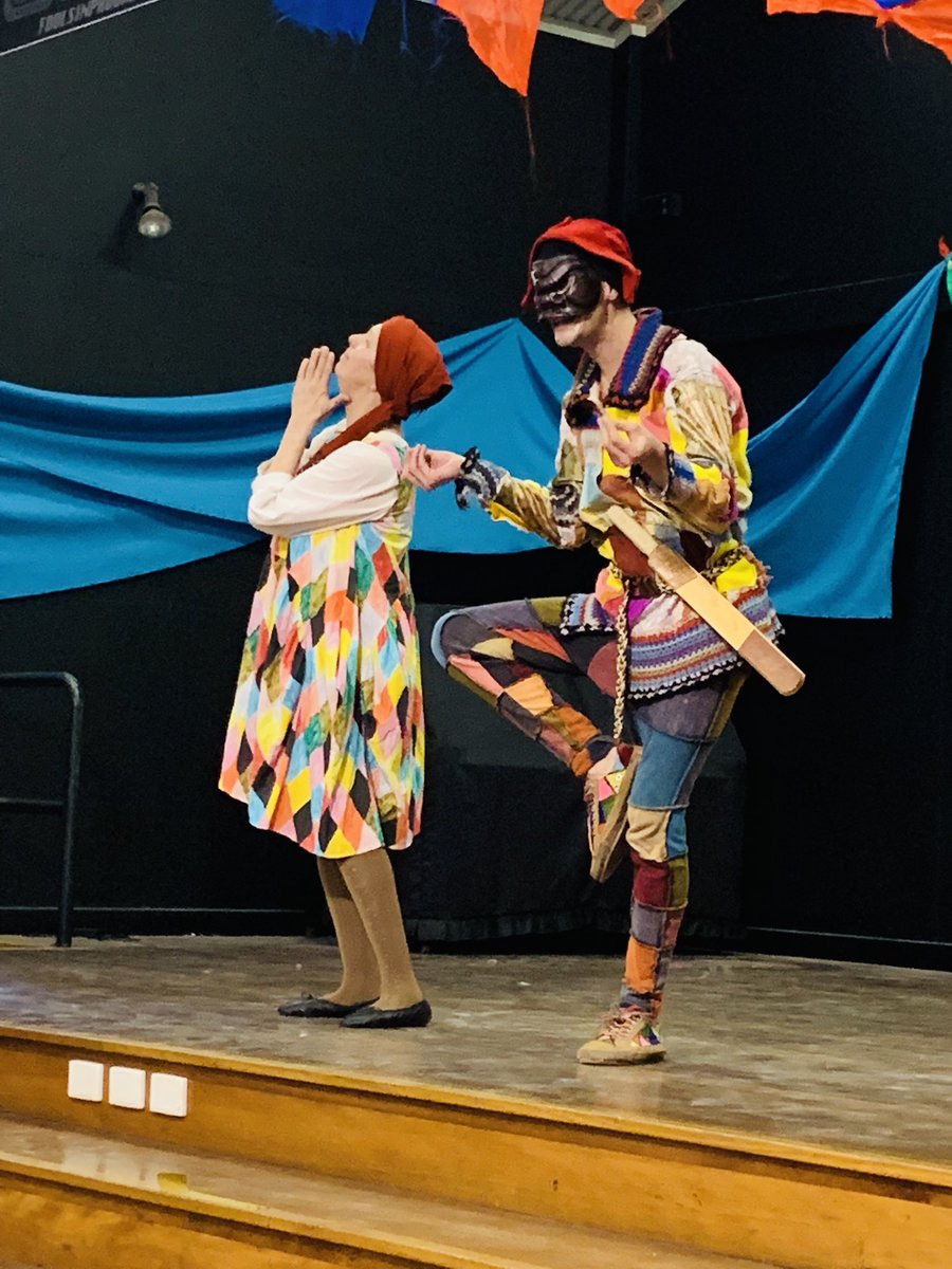 StrathfieldSPS's tweet photo. Thank you to the Italian acting group Fools in Progress who had Years 3-6 students all in stitches today with laughter! A true cultural experience featuring the Carnevale characters from the Commedia dell’arte! @Coasitsydney @ItalianInstitut #foolsinprogress @m_culturalnsw https://t.co/EaQ40SaN3j