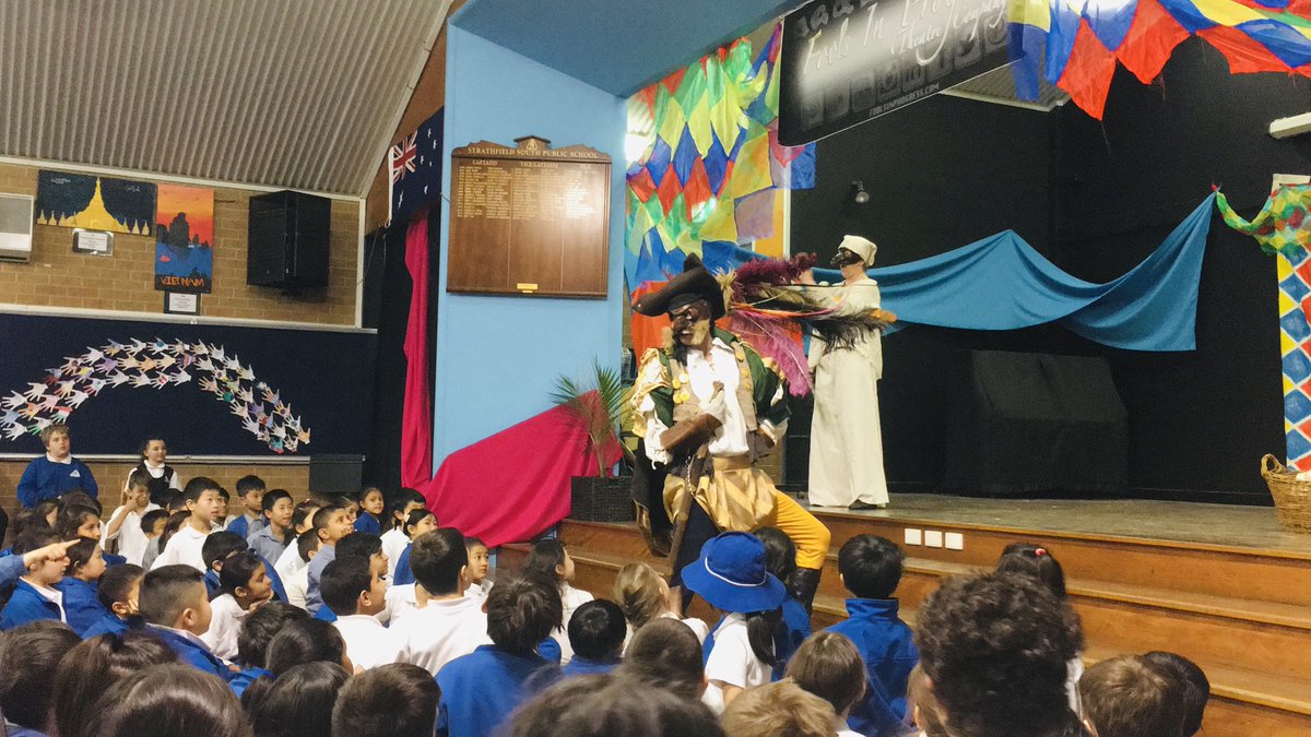 StrathfieldSPS's tweet photo. Thank you to the Italian acting group Fools in Progress who had Years 3-6 students all in stitches today with laughter! A true cultural experience featuring the Carnevale characters from the Commedia dell’arte! @Coasitsydney @ItalianInstitut #foolsinprogress @m_culturalnsw https://t.co/EaQ40SaN3j