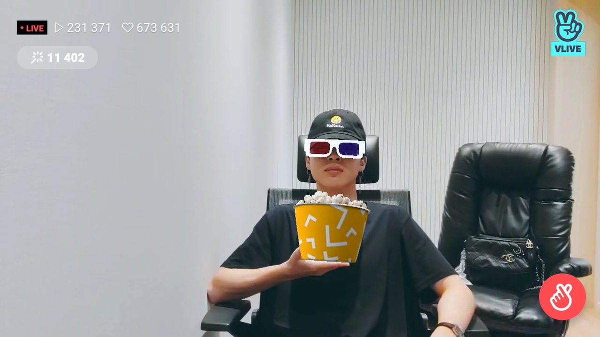 tory_gala's tweet photo. Самые неразделимые вещи в мире: Чимин и фильтры на вилайв

#BTSRestingParty #BtsRestWell https://t.co/86eejj3yvX