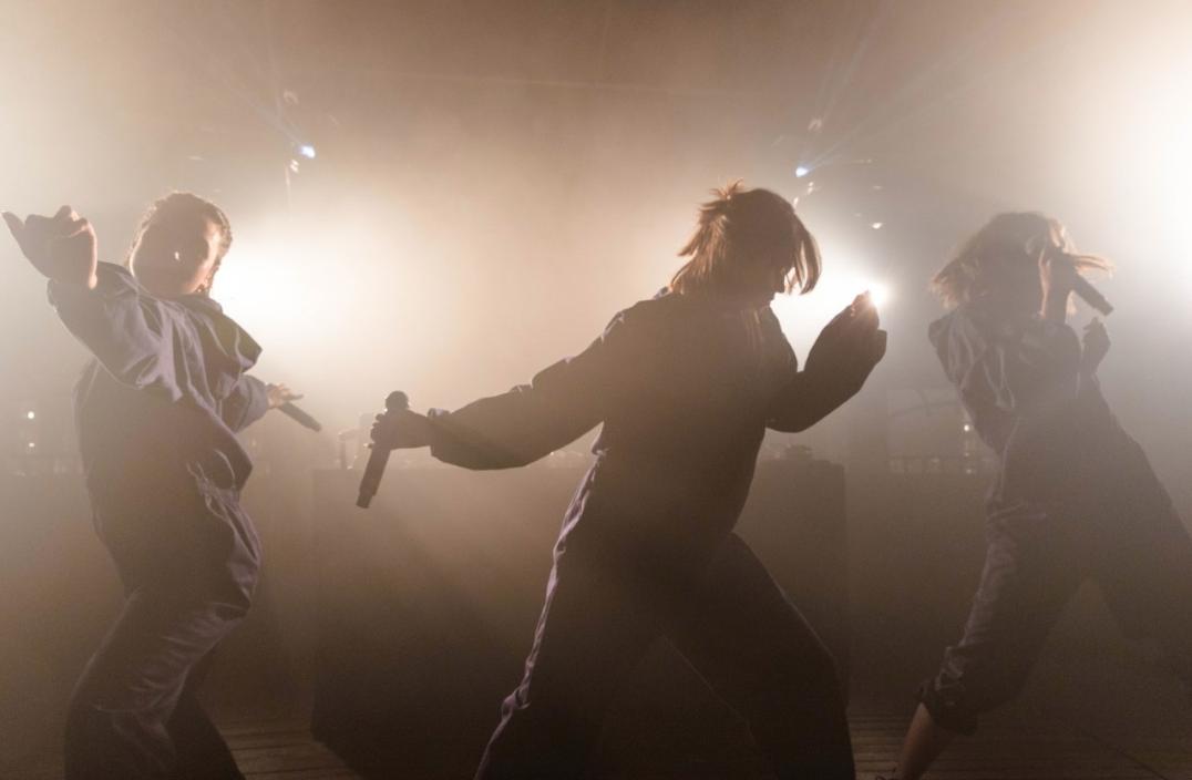 NieuweRevu's tweet photo. .@HaldernPop was ook dit jaar weer een broedplaats van spannende muziek. Het festival net over de Duitse grens programmeerde nieuwe namen als @fontainesdublin &amp; @haiku_hands, maar ook de gearriveerde acts @balthazarband @spinvis &amp; @michaelkiwanuka

https://t.co/ZHaCuxeSfR #hpf19 https://t.co/NOl1PYAInu