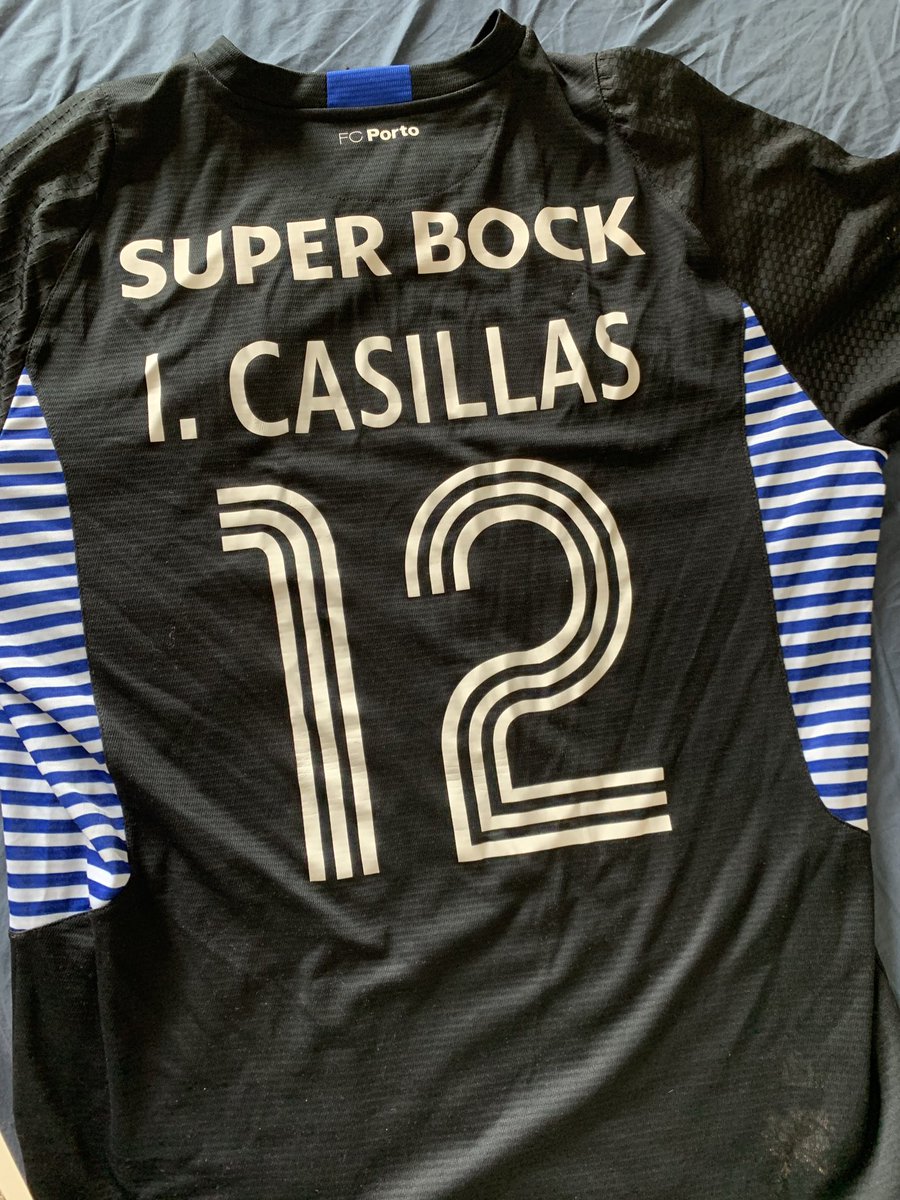 Desmañado Ahuyentar Estación Ju_Casillas on Twitter: "Quiero regalar esta camiseta de Iker Casillas, es  de su primera temporada en el FC Porto (talla L). Me sobra... llevo tiempo  pensándolo pero quiero regalarla a un fan