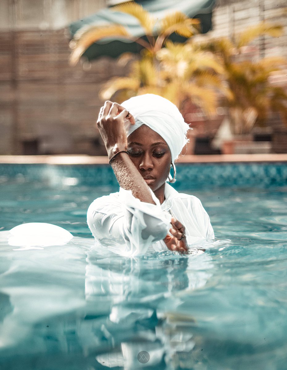 Tales from my days in Enugu.Taught at the Upgrade Africa Masterclass in Enugu and got some really cool images.What do you think?Outfit:  @LuiClothingDirection, Styling and Photography:   #thelexash