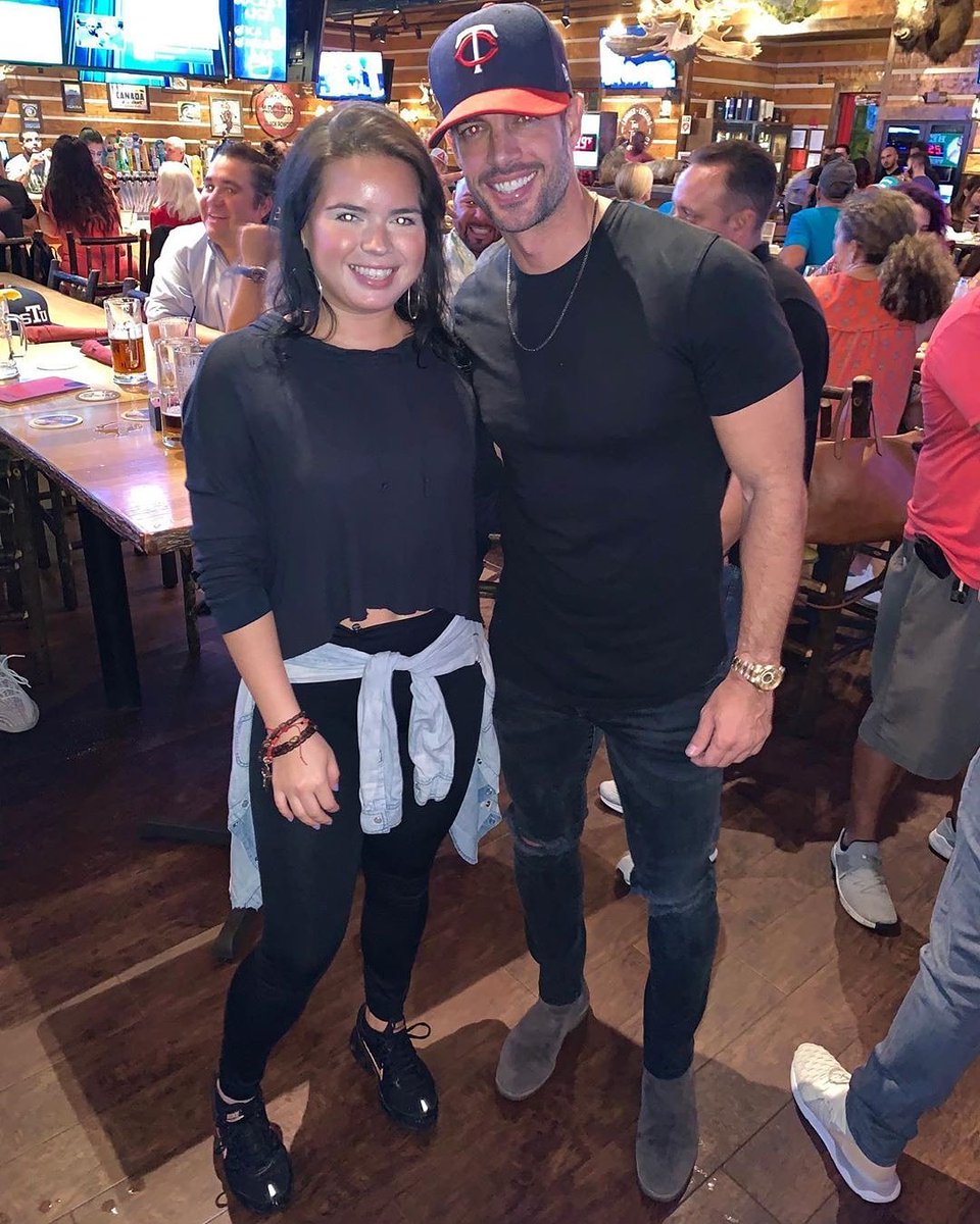RubiconsCube's tweet photo. #IGPhoto by @ummmitzkatttt - When you run into this hottie 💁🏻♀️😍😍 @willylevy29 #thursdaynight #thirstythursday #papasote #randomnight / #willevy #WilliamLevy #twinpeaks #restaurant #pembrokepines #florida https://t.co/NJIL0GcSHw
