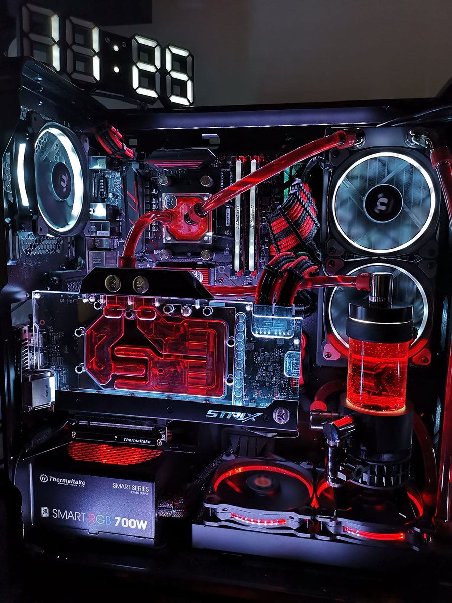Thermaltake_fr's tweet photo. Du rouge, du noir, et surtout du #Thermaltake !!
#PhotoDeFan #watercooling #View37
Crédit 📸 : M. Olivet https://t.co/RoUdy1cTZu