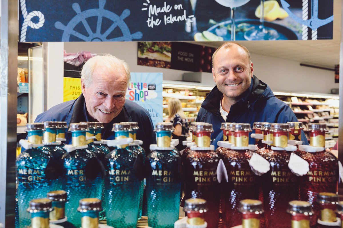 iowdistillery's tweet photo. Our lovely Carolyn will be at Cowes M&amp;S today. Stop by to find out more about Mermaid - and for a cheeky sample. Xavier and Malcolm have already popped by for their taster 😉🍸

#mermaidgin #isleofwightdistillery #cowesweek2019 #cowesweek #marksandspencers #freeyourspirit https://t.co/uiGqrWeaGP