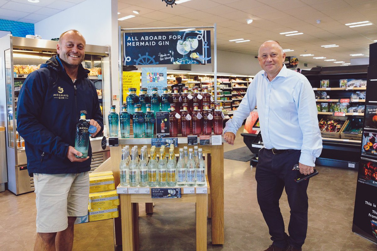 iowdistillery's tweet photo. Our lovely Carolyn will be at Cowes M&amp;S today. Stop by to find out more about Mermaid - and for a cheeky sample. Xavier and Malcolm have already popped by for their taster 😉🍸

#mermaidgin #isleofwightdistillery #cowesweek2019 #cowesweek #marksandspencers #freeyourspirit https://t.co/uiGqrWeaGP