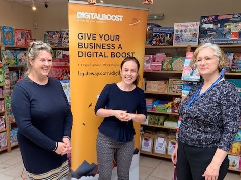 bgateway's tweet photo. We had a great time taking @KateForbesMSP to meet Grasshopper Toys and Fynewood today: two fantastic local Argyll businesses who have benefitted from our free #DigitalBoost programme! 🚀 https://t.co/8IrULYHEAX