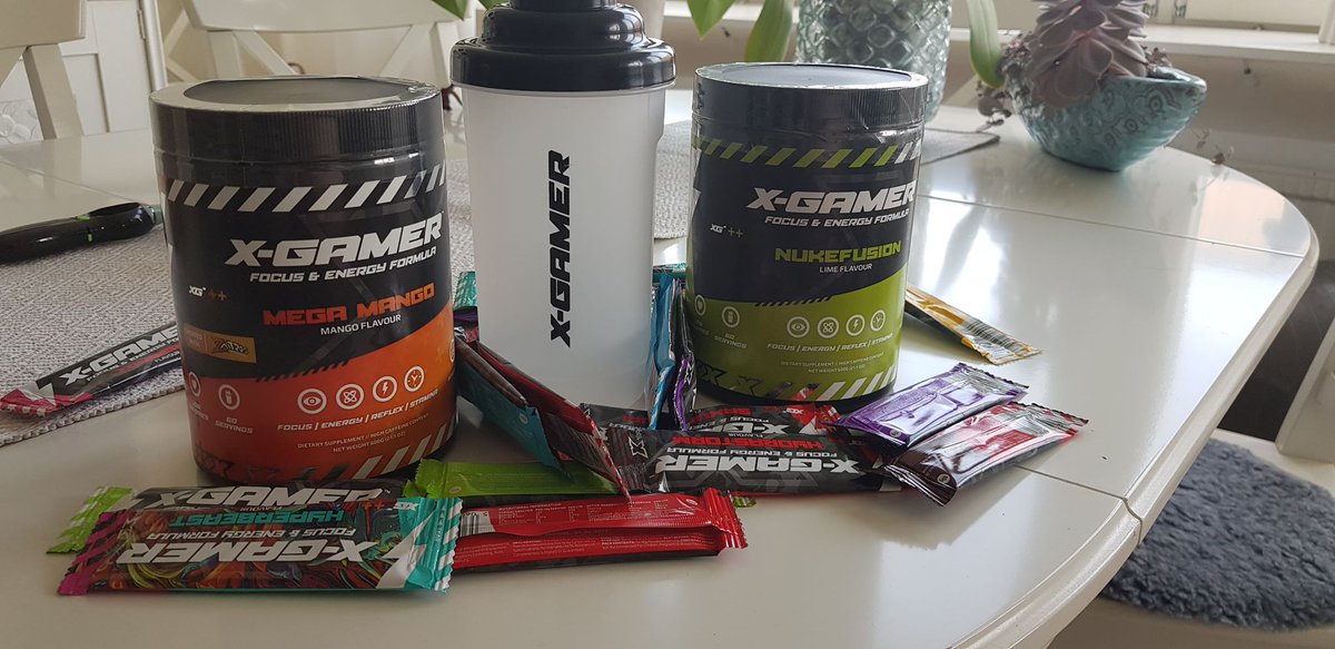 I recently reached out to @XGamerEnergy  to ask them some stuff about their products, and it ended up with them sending me some samples. I wanna give them a big shout out for the friendly treatment they gave me. 
A real good company, enjoy the view of my beautiful flowers.