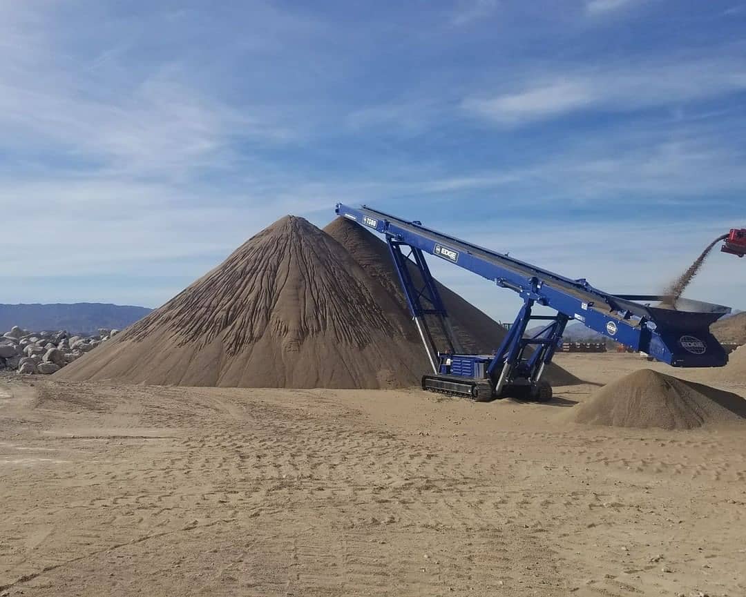 crusherworks1's tweet photo. Photo from @EdgeInnovate 

The TS Series by Edge offers operators an efficient, reliable, and robust material handling solution. Designed to work in the harshest of environments the TS-Series ensures that screeners and crushers operate at maximum capacity. https://t.co/TtIfWVwHF8