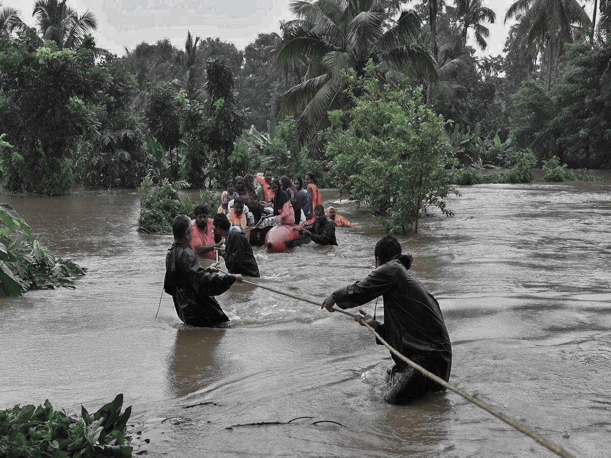 platformbahrain's tweet photo. The death toll in the #Indian states of #Karnataka, #Kerala &amp; #Maharashtra has risen to at least 150. The no.of families that have lost their homes are in the 100000's. #Relief funds have been set up for the victims &amp; their lost homes but physical &amp; financial #aid is needed https://t.co/Q9hAEqdqeS