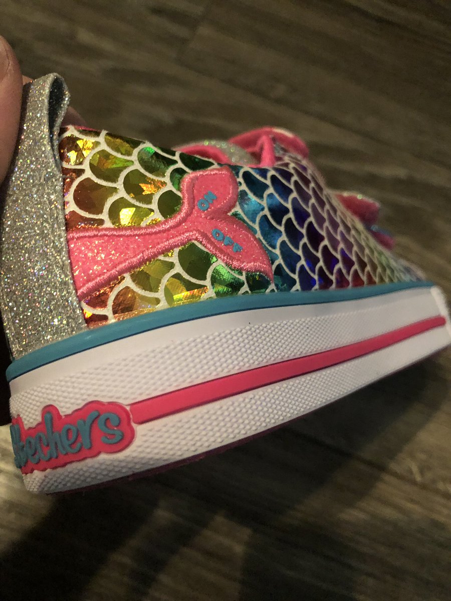 GarnandPES3's tweet photo. Thank you @SKECHERSUSA from teachers everywhere! https://t.co/nQZOMRSlwZ