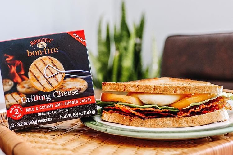 thesimpleparent's tweet photo. AD I love to find new versions of tried-and-true classics utilizing new cheeses. ROUGETTE Bon·fire Grilling Cheese https://t.co/AsLHQrfr2A combined with the season’s fresh produce coming, there’s nothing better than a BLT. #rougette #bonfirecheese Photo Cred: @JCPEats https://t.co/uQP5iXv3QJ