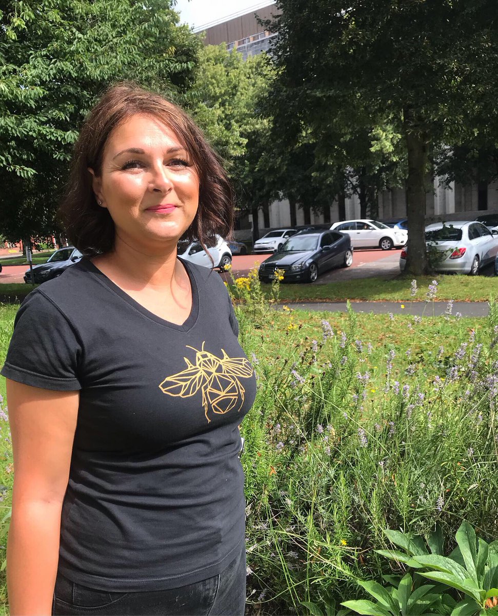 pharmabees's tweet photo. Had a lovely visit with our friend @blossomandnectar πππ thanks for visiting! ππ» #Pharmabees #blossomandnectar #beesknees #letsbeefriends https://t.co/Pd3BMTz4gb