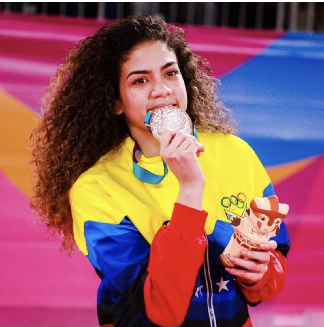 MataVictoria's tweet photo. Hicieron honor a la Octava Estrella, de Guayana, la de la Bandera Nacional! estamos orgullosos de ustedes @ElvismarRodrigz @rubenoszki Jesús, Francisco @Anriquelis @hernandez469 (1) Y los que no pudieron también son ganadores por su sacrificio  @jesepinto. Y a sus equipos 👏🙏🏻🇻🇪 https://t.co/LsXLPqSWIW