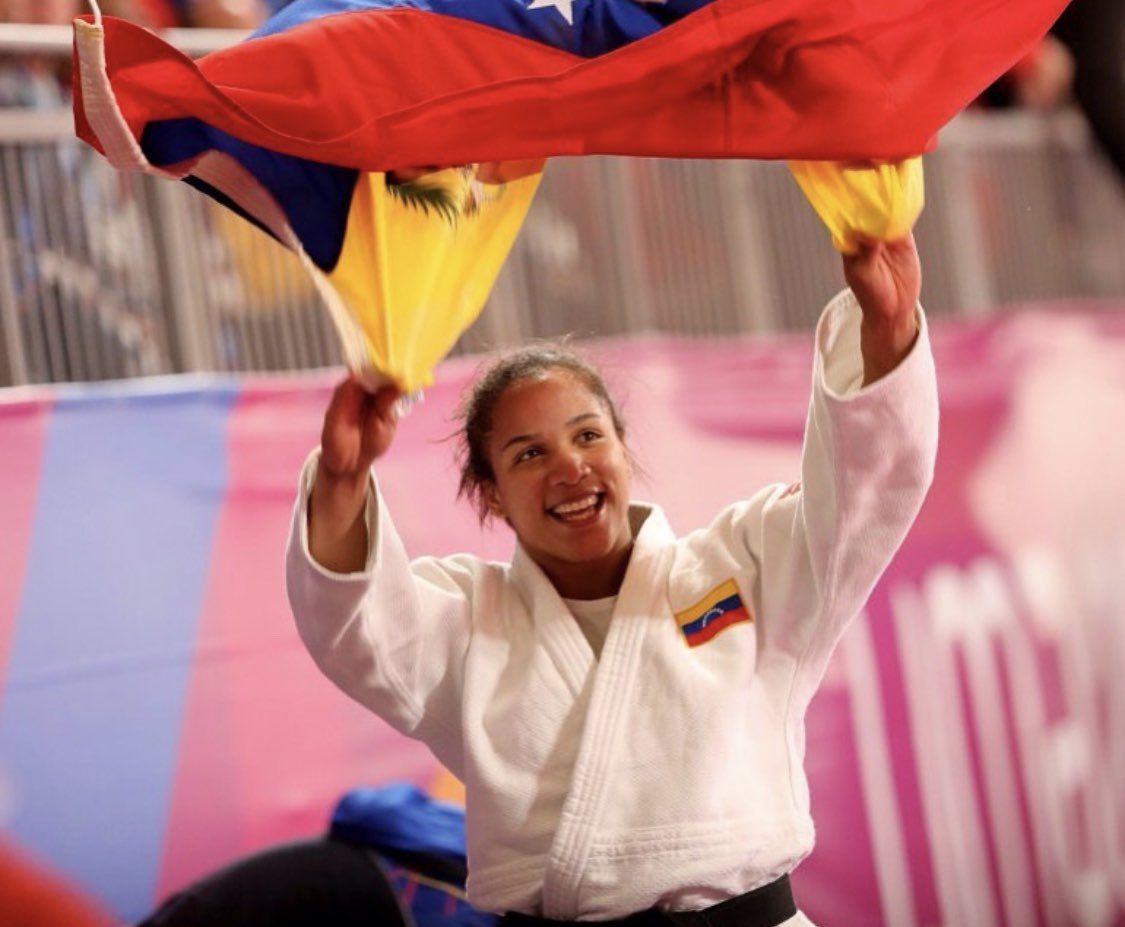 MataVictoria's tweet photo. Hicieron honor a la Octava Estrella, de Guayana, la de la Bandera Nacional! estamos orgullosos de ustedes @ElvismarRodrigz @rubenoszki Jesús, Francisco @Anriquelis @hernandez469 (1) Y los que no pudieron también son ganadores por su sacrificio  @jesepinto. Y a sus equipos 👏🙏🏻🇻🇪 https://t.co/LsXLPqSWIW