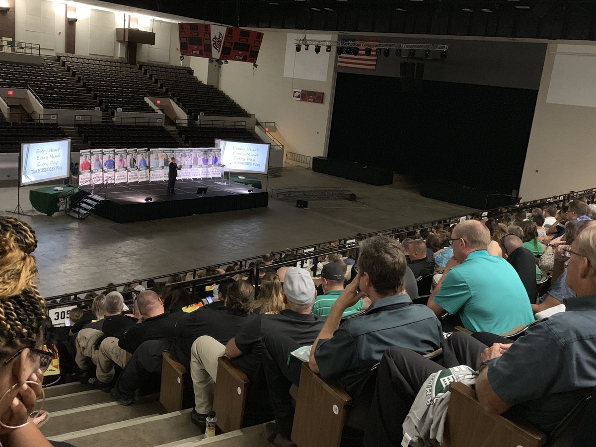 MuskogeeA's tweet photo. Hundreds of teachers and staff Getting ready for our students! #MovetheM https://t.co/EDTSbCC0Vo