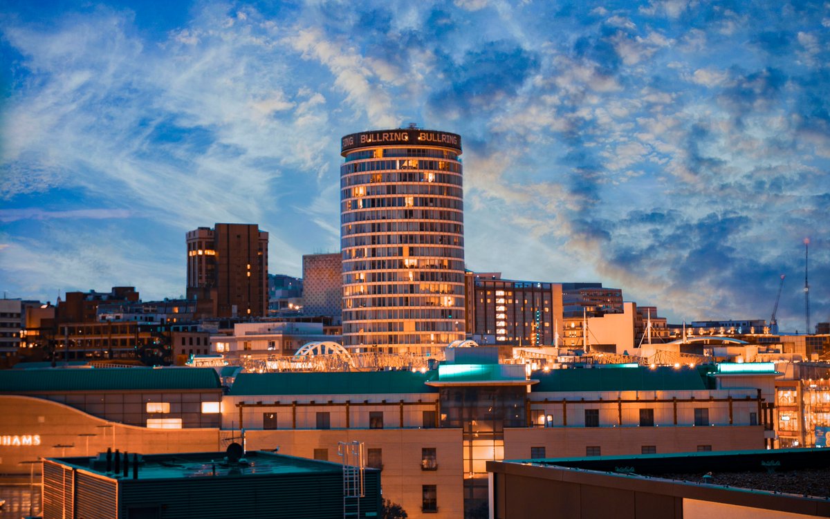 WestMidsPhotogs's tweet photo. Here's a blog about our recent visit to @TheForum_Bham's rooftop terrace, featuring photos from some of the 50 talented photographers who joined us. We had an evening filled with dramatic weather and stunning views overlooking Birmingham!
https://t.co/tgLWB5TeIn https://t.co/qIcfVG0oEk