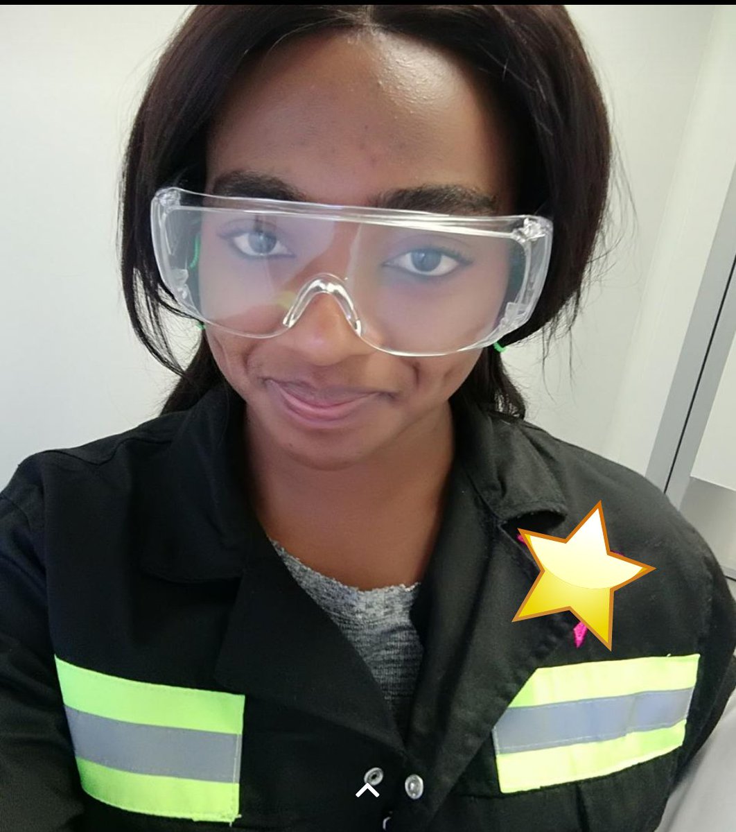 MissLee97431518's tweet image. #ratherbeinmauritius than run around in the manufacturing area. I think I'll do swimwear better than my worksuit😋. But I still love my job though #FreshOn947