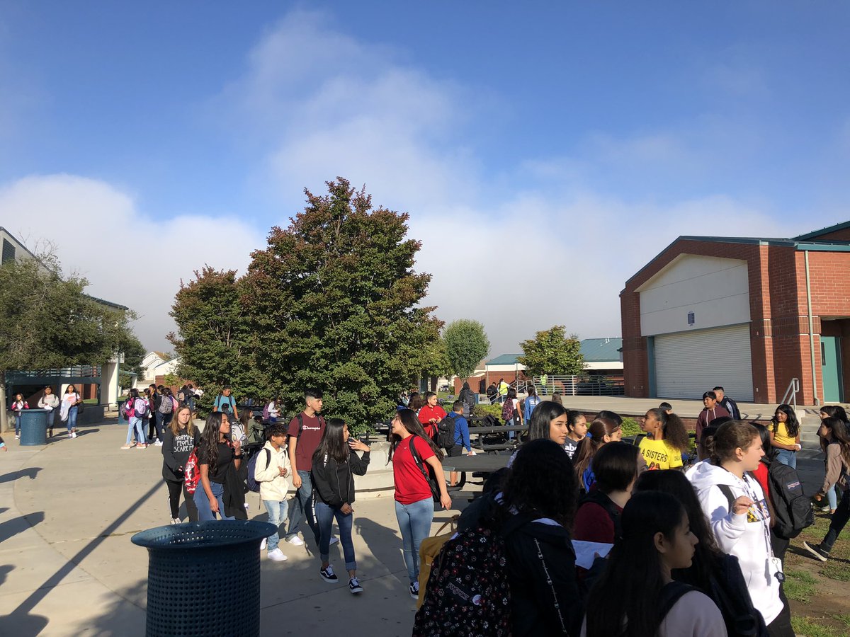 SmbsdH's tweet photo. #firstdayenergy
#TommieKunstJHS
#SMBSDFamily
#FamiliaSMBSD https://t.co/GTLmz9vS0o