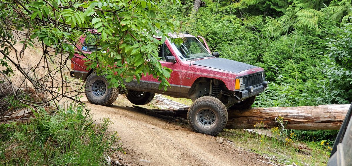 NW6Banger's tweet photo. Need me some long arms, d44s and 35s 🤘🏻#sortarmlife #jeepcherokeexj #strightsixlife #beatnotbabied #senditcrew #dirteveryday #4life #32s #ko2 #northidaho #weouthere #JeepLife #jeepmafia #weekendvibes #renix #sixbanger #lama looks like I did a good job on the u joints https://t.co/4BvlFtdtSd