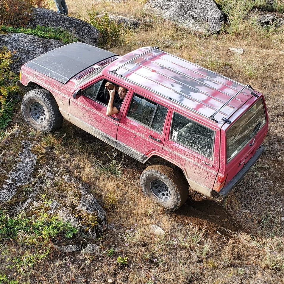 NW6Banger's tweet photo. Need me some long arms, d44s and 35s 🤘🏻#sortarmlife #jeepcherokeexj #strightsixlife #beatnotbabied #senditcrew #dirteveryday #4life #32s #ko2 #northidaho #weouthere #JeepLife #jeepmafia #weekendvibes #renix #sixbanger #lama looks like I did a good job on the u joints https://t.co/4BvlFtdtSd