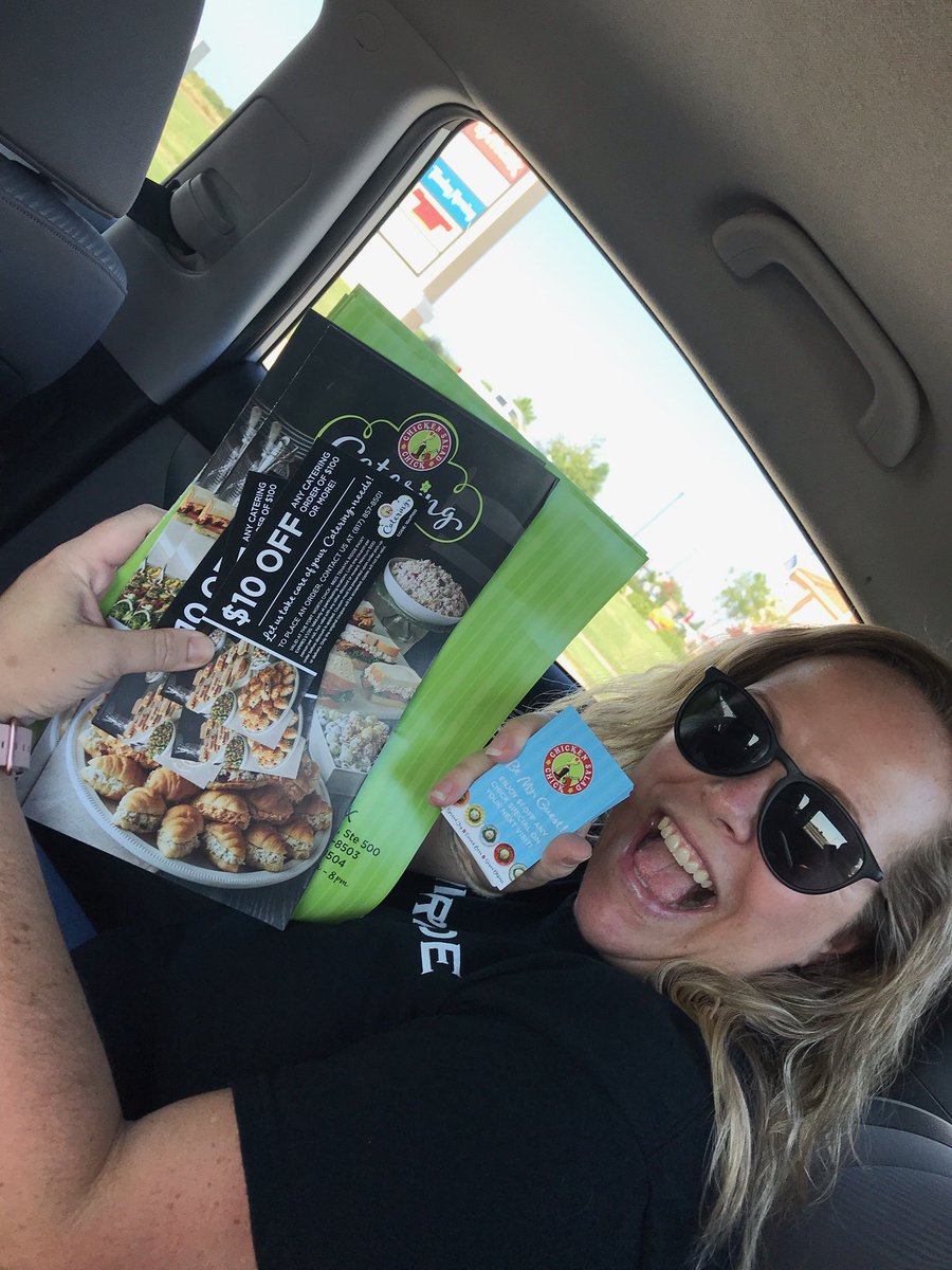 mrsksjourney's tweet photo. Winner winner chicken dinner #chickclick @HESPanthers @DrRDubKellerISD #kisdpantherpride #celebrateKISD https://t.co/VrQf8hhYQe