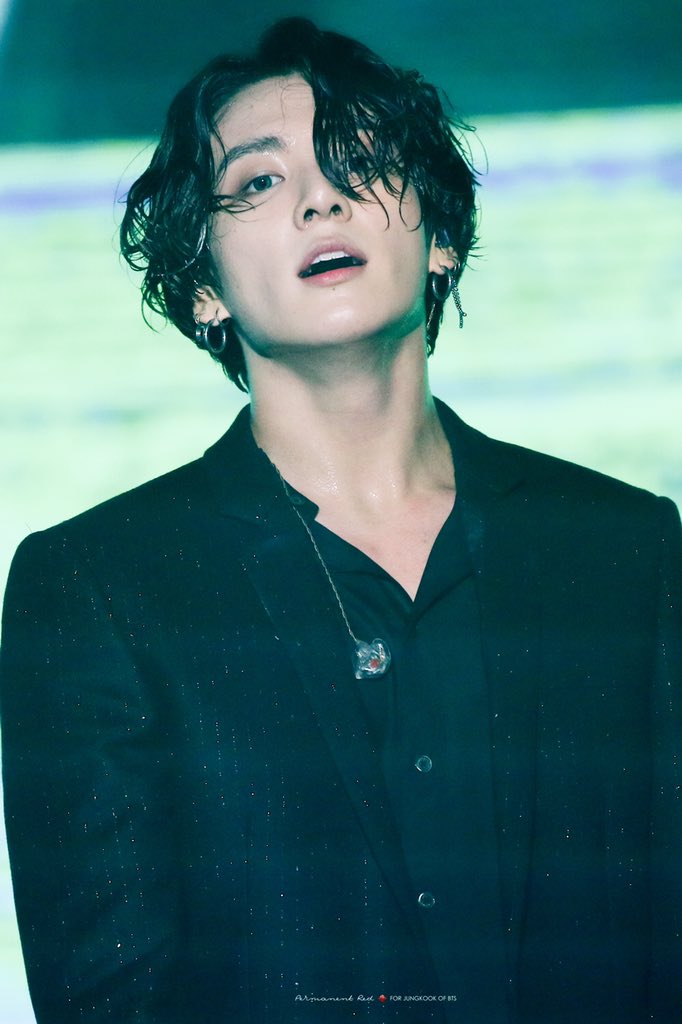 PERMANENT__RED's tweet photo. 190811 롯데패밀리콘서트
#방탄소년단 #BTS #정국 #JUNGKOOK 
인제 애기 아니고 진짜 오빠야 오빠 https://t.co/ApKamBjqXO