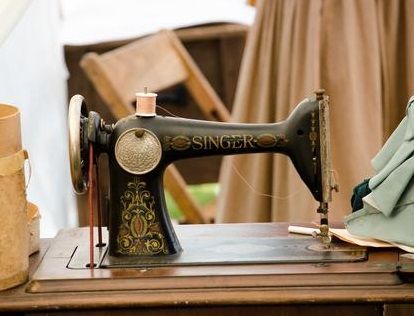HuxlyNews's tweet image. #OTD, 1851 American inventor Isaac Singer patents the sewing machine. #history