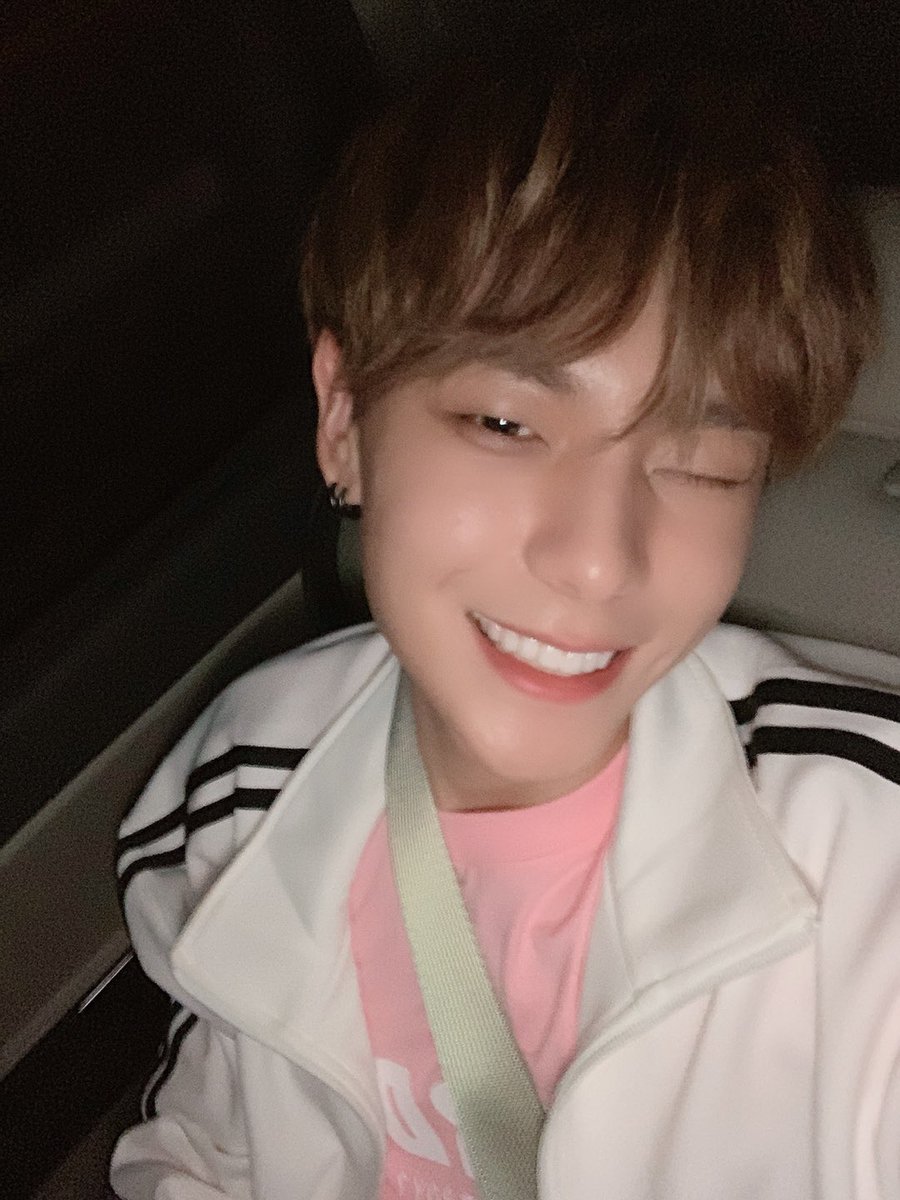 Cali1team's tweet photo. [#1TEAM #제현 #JEHYUN]
¡Muchas gracias por venir a apoyarnos desde temprano hoy! ¡Miembro del equipo de lana realmente confiable! Muchas gracias siempre!!! Estarás muy cansado.

@1team_official @1team_twt https://t.co/clxo5r1XUf