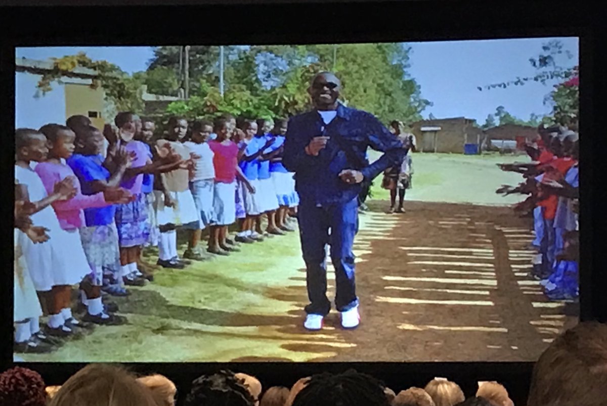JaneLam_SW's tweet photo. Realized American hotels throw away >800,000,000+ soap per year, @DerreckKayongo started @GlobalSoap to #recycle &amp; #redistribute to the impoverished &amp; reduce environmental impacts in US 👍🏻👏🏻

#AASCturns20 https://t.co/kqZwrmWdyg