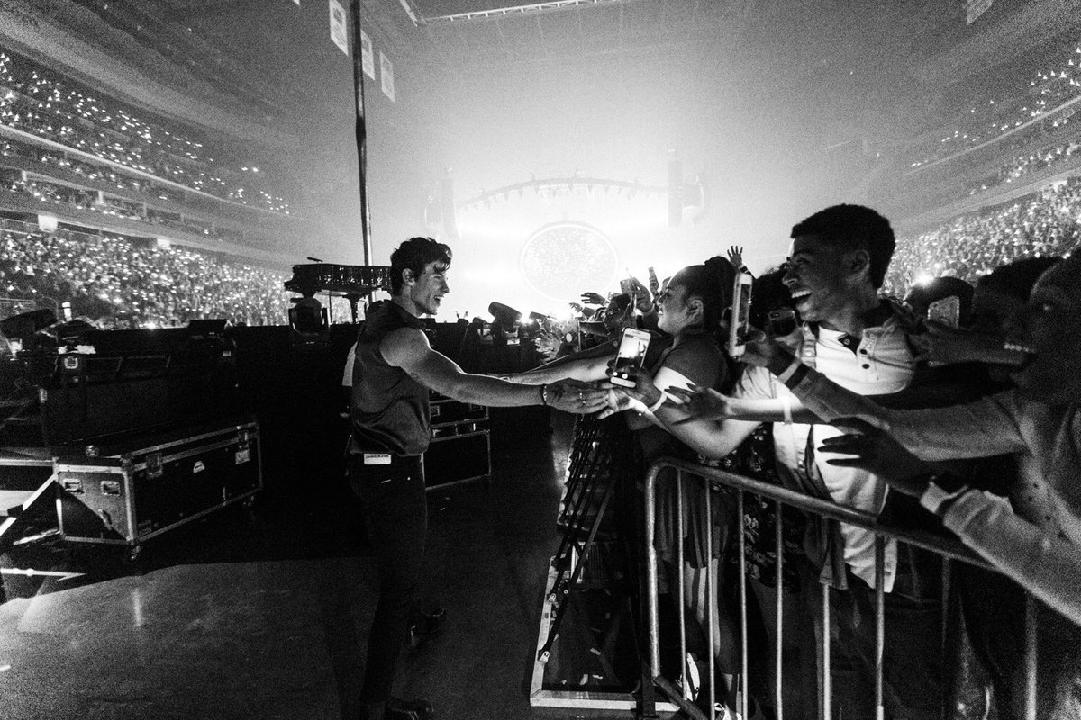 ShawnAccess's tweet photo. New Jersey! Thank you for two amazing nights. #ShawnMendesTheTour @shawnmendes @JosiahVanDien https://t.co/wg0M1ucH9P