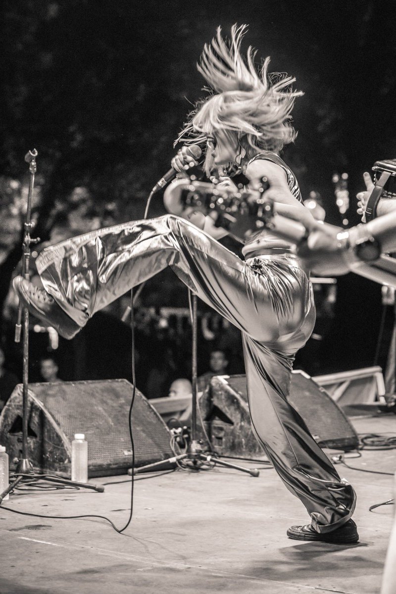 LovefestRS's tweet photo. MAiKA energija na #JackLive bini ⚡️ https://t.co/4zRXZBR1mf