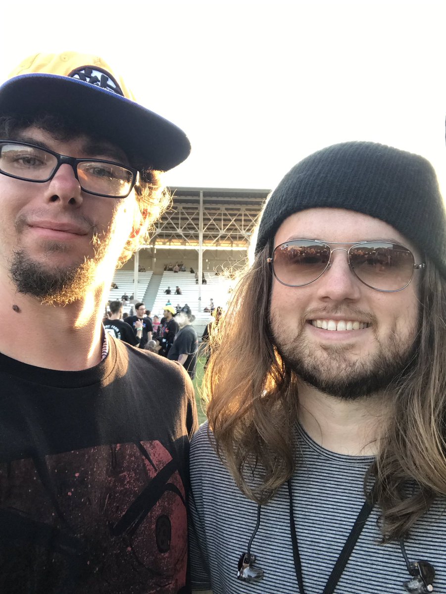 willyshoemaker's tweet image. Finally got to see @fitforaking and got to talk to @ryankirbz who is such a down to earth guy thanks for taking the time to chat with me Ryan it means a lot to me 🤘🏻