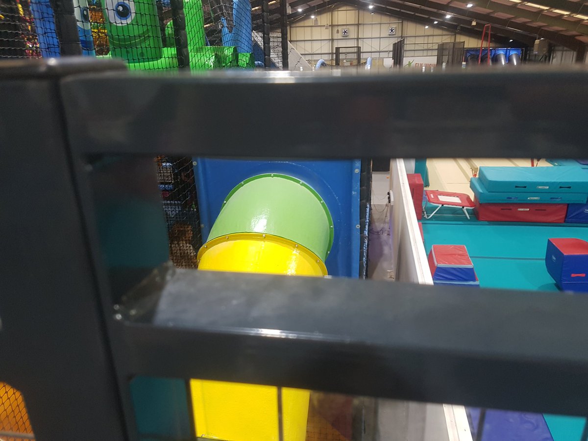LucyRandallGum's tweet photo. Reminder to self: don't put elbow in this tiny gap in railings 😆 #WedgedIn #SlightPanic #Ouch https://t.co/QHMmyu266v