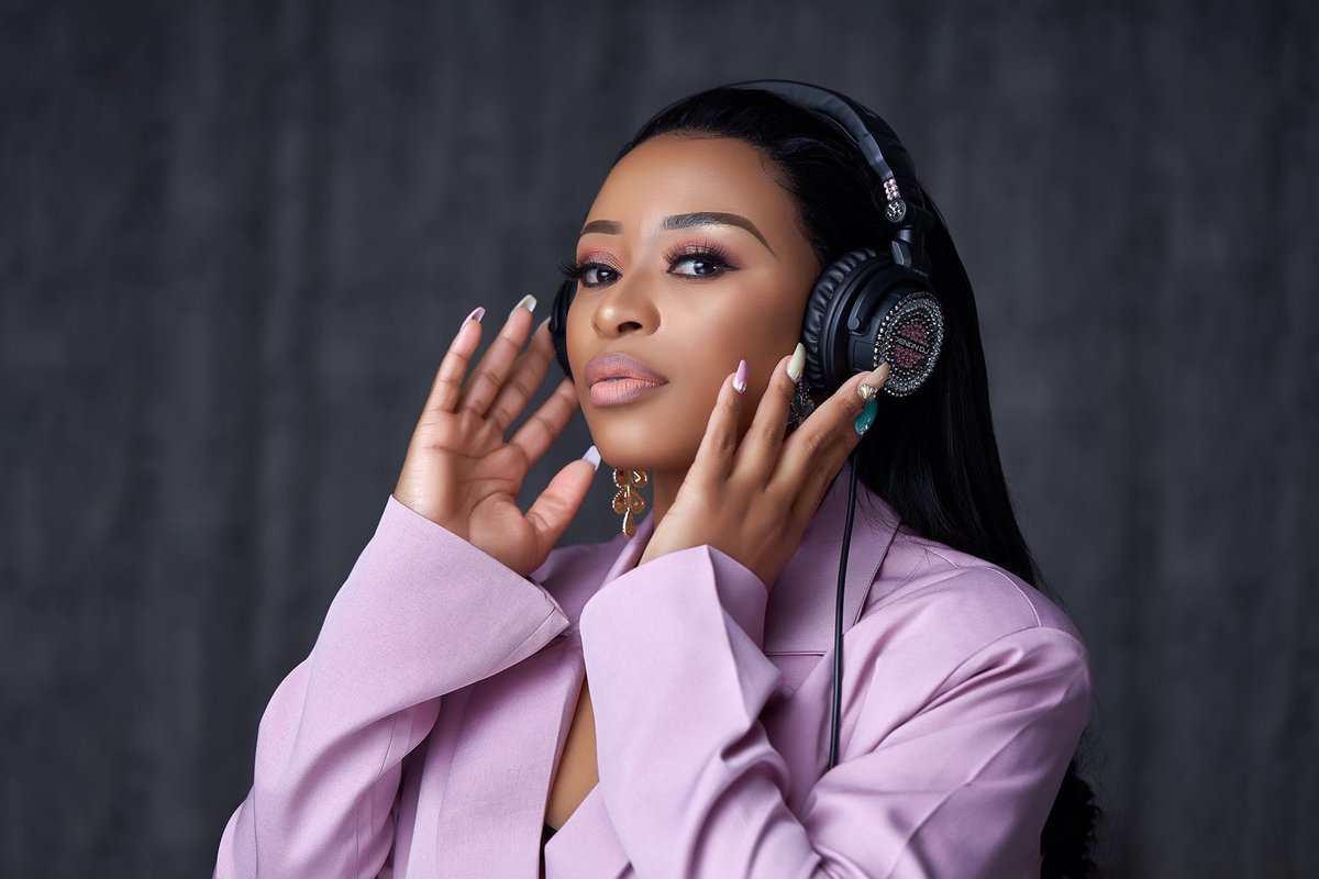 DISOUFENG_PUB's tweet photo. We continue to celebrate Women's Month with the phenomenal @DJZinhle
Saturday, 17th August 2019
Theme: Strictly Smart Elegance
Buy and Braai served from 12pm
Supported by @Mayibuye1, @iamclaudebaloyi and #DJMorgan (The Three Musketeers)
#summerkeyarona
#retlabonakopele https://t.co/YYyqotAEBj