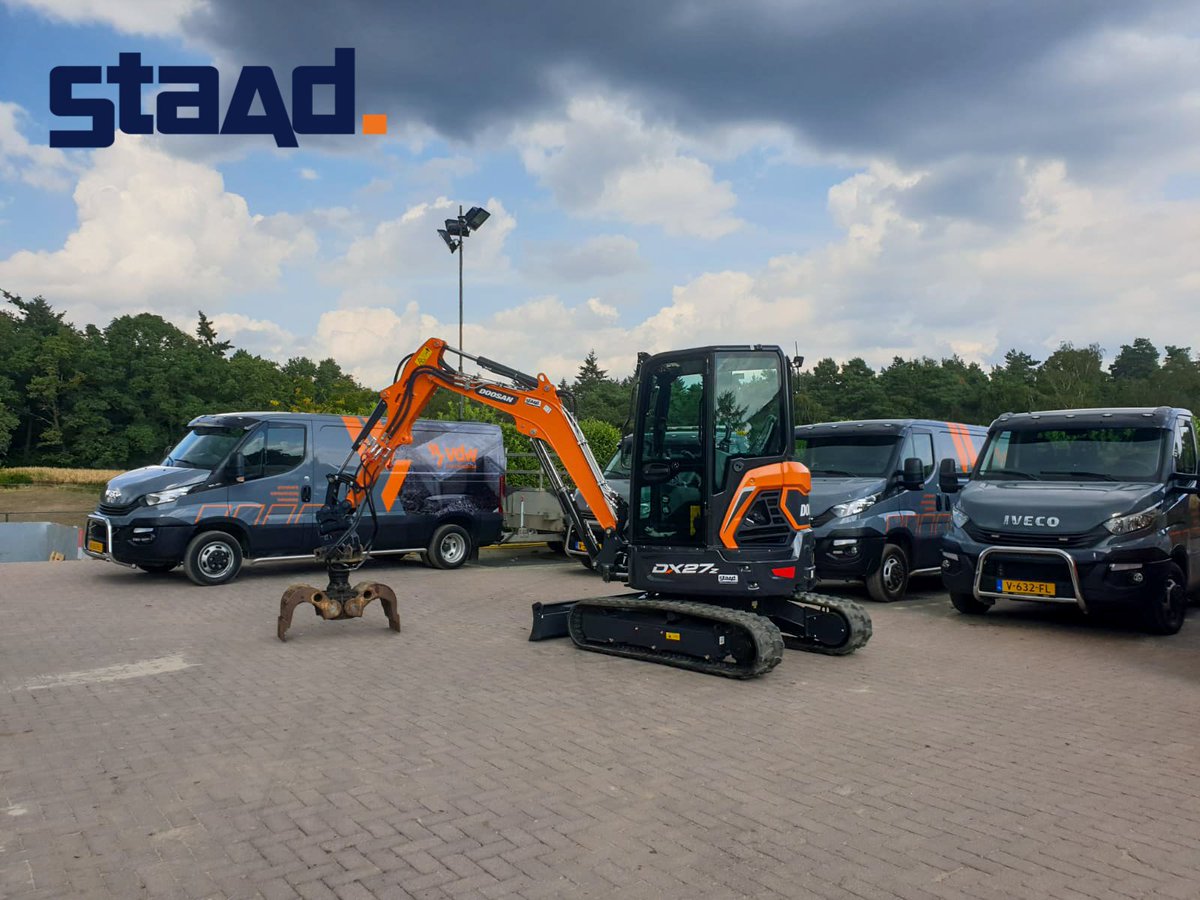 StaadGroep's tweet photo. Afgelopen week hebben wij Van den Borne blij mogen maken met hun nieuwe krachtpatser: de DX490LC-5 SLR, H. Kuipers met hun nieuwe DX170W-5 tot slot de allereerste nieuwe DX27z voor VDW Bestrating. Allen heel veel goede en veilige Doosan draaiuren gewenst! https://t.co/KmFnxznHbM