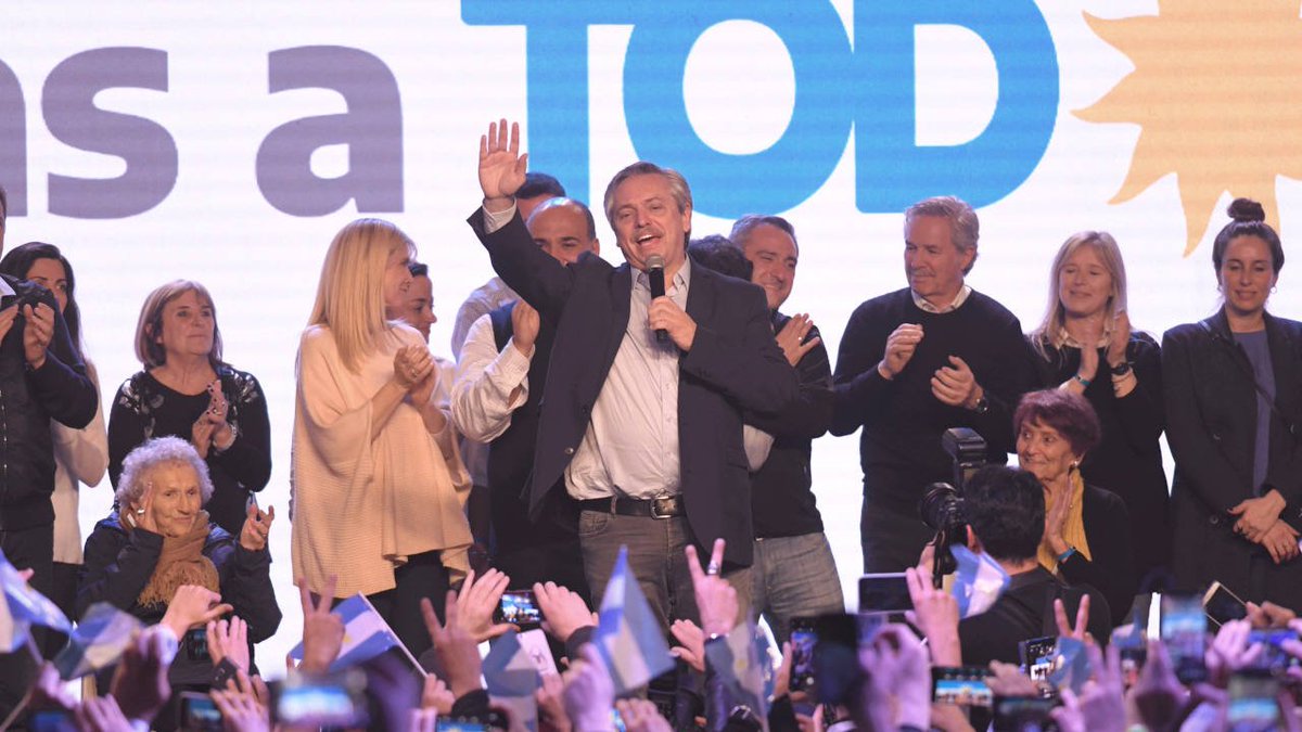 Cadena3Com's tweet photo. #Cadena3Elecciones 🗳️
47,65% 
@alFerdez
 
32,08% 
@MauricioMacri
 8,22% 
@RLavagna
 
 2,86% 
@NicolasDelCano
Escrutado: 98,83% https://t.co/QNEVbxXxty #EleccionesArgentina https://t.co/mex5V6DhaT