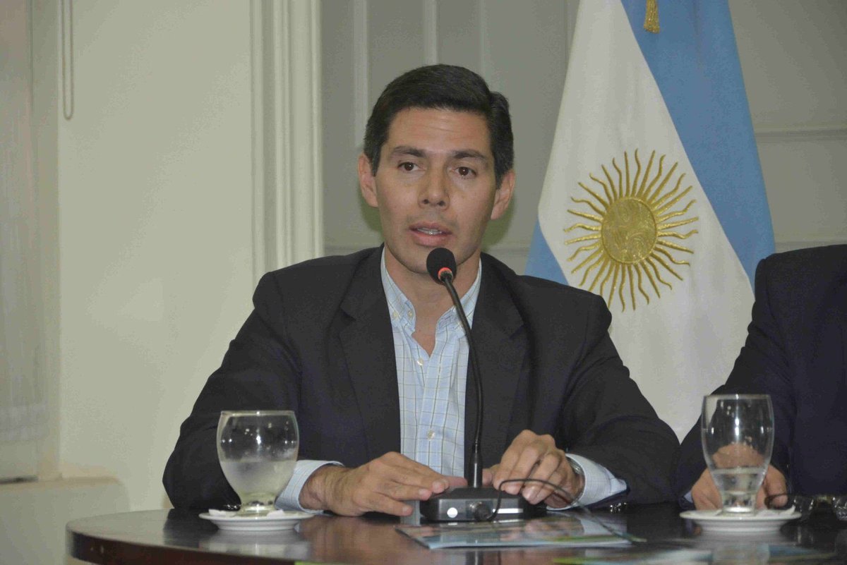 En mombre de todos los partidos que nos integran, enviamos nuestras condolencias ante el fallecimiento del ministro de Turismo, <a href="/cpiris/">Cristian Piris</a>. Acompañamos a sus familiares y amigos y los trabajadores de <a href="/TurismoCtess/">Ministerio de Turismo</a> en este difícil momento.