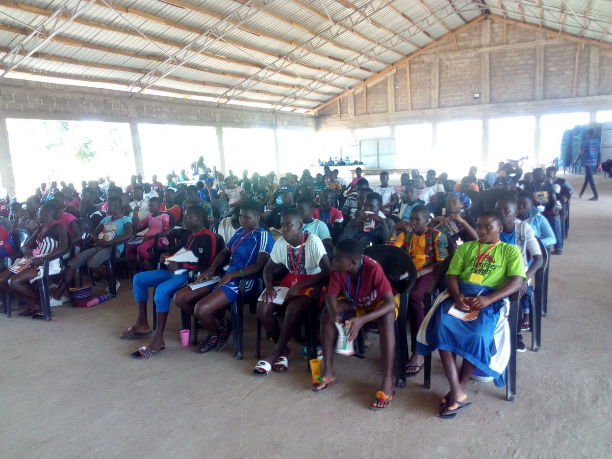 GLabNetwork's tweet photo. Our Lead @gamelmag & Member @victusekissi are at #NnekaCamp 2019 educating participants on #EnvironmentalStewardship #Sci4D #GLCommunityAction https://t.co/XKDYDOmgyx