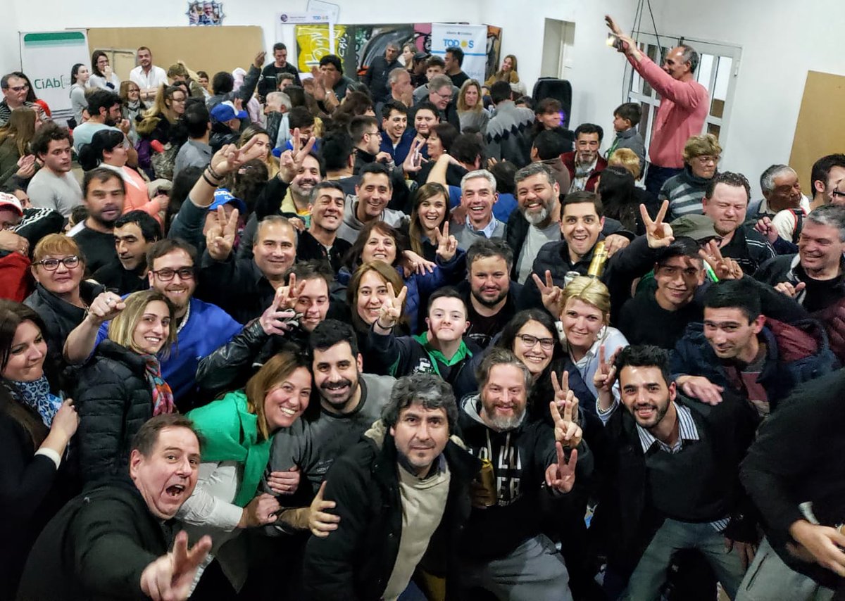 LucilaLaguzzi's tweet photo. Gracias a l☀️s vecin☀️s que confiaron en nosotr@s y a todos los que trabajaron en la campaña.
Entre tod☀️s vamos a poner el país y la ciudad de Pie.
#FrenteDeTodos
#AlbertoPresidente
#AxelGobernador #MarioMeoniIntendente https://t.co/gc58jEKi40