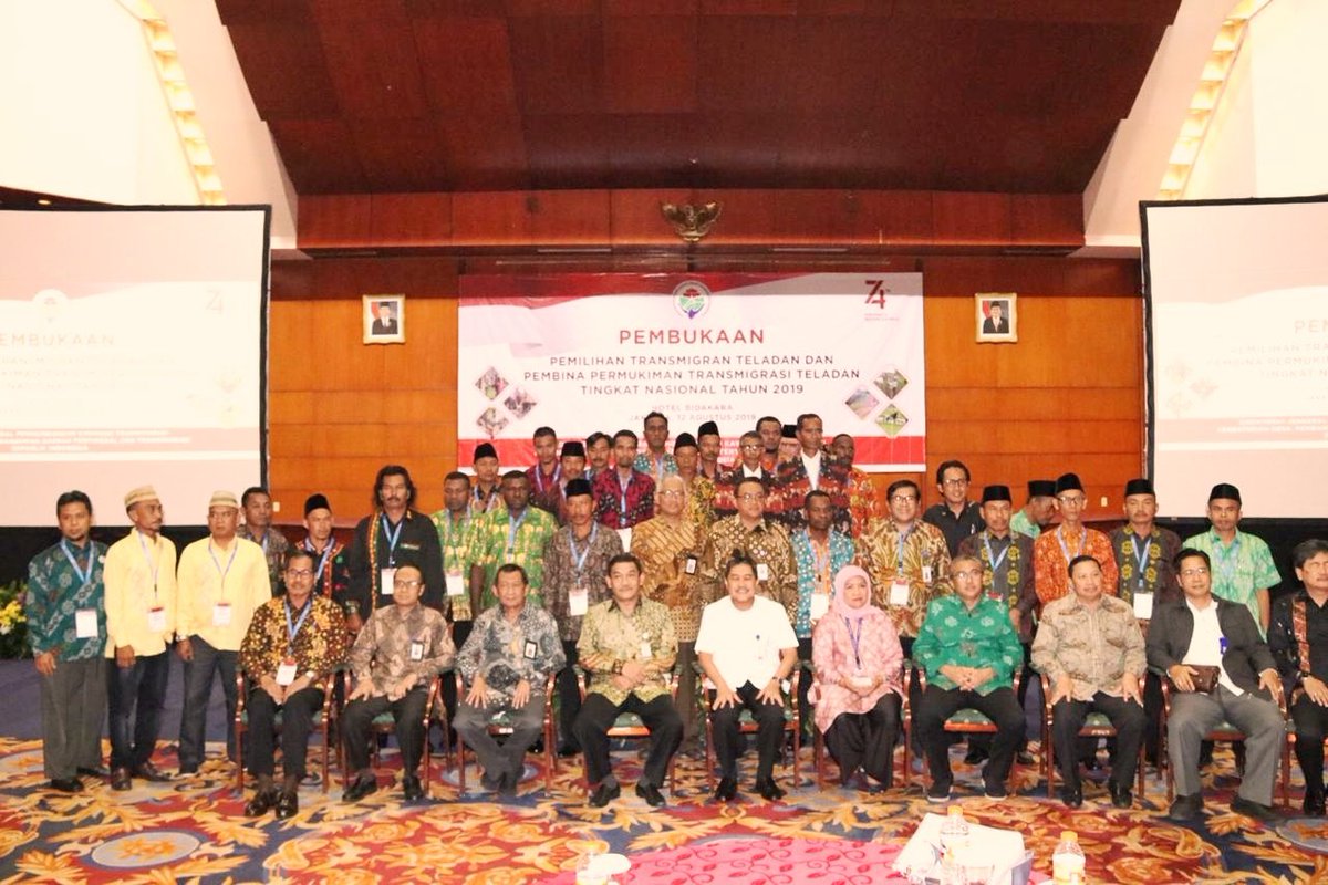 Kementrans_RI's tweet photo. Dirjen PKTrans : Transmigran Harus Berikan Inovasi dalam Revitalisasi Kawasan Transmigrasi 4.0 
.
.
.
Selengkapnya : https://t.co/VEtGuYhuLk

Cc. @KemenDesa @EkoSandjojo @BappenasRI @hm_nurdin @anwsanusi https://t.co/TbegJNvoH5