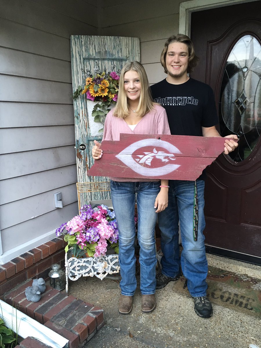 DECTeacher's tweet photo. 2019-2020 CHS Dragon siblings! GO Dragons!!!@CHSDragonSpirit @CHSDragons @cville_schools https://t.co/fLnCjmWjG2