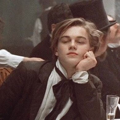 솔직히 근데 토탈 이클립스 때의 착장이랑 뱀파이어와의 인터뷰 시대 착장이랑 비슷한 풍인데 디카프리오가 아르망 역할 했으면 정신 못차렸을듯...