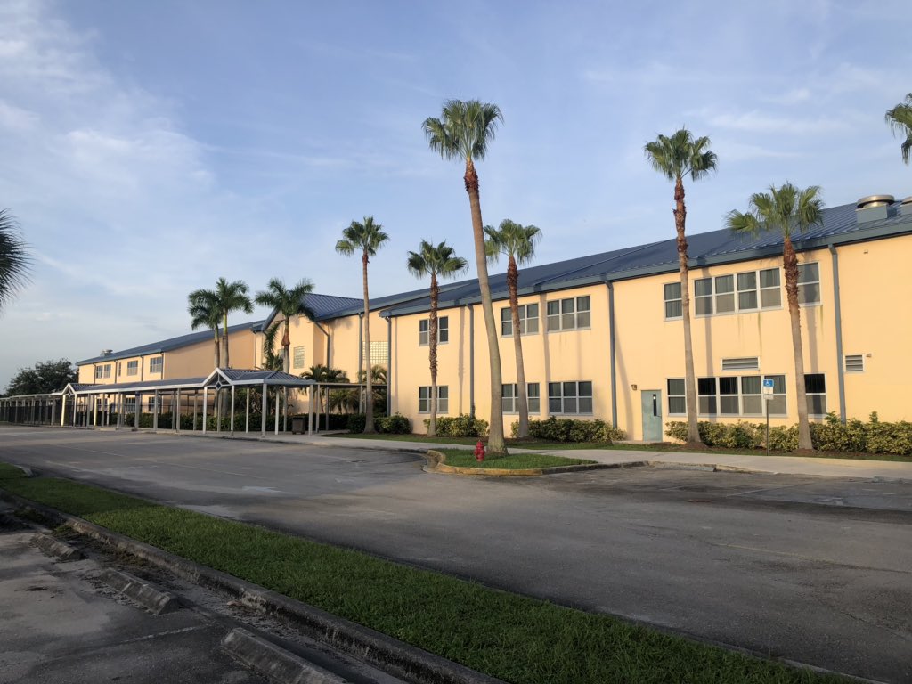 MLMont_1020's tweet photo. New school. New classroom. New journey. It’s going to be an amazing year with my phenomenal team. @WoodlandsMS_PBC #firstdayofschool #herecomethestudents https://t.co/vpcseSysYQ