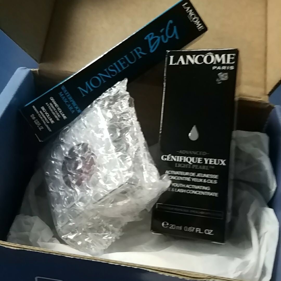MDM06's tweet photo. I just got my Lancome box from @influenster and I can't wait to try all of what's inside #EyeDoItAll https://t.co/5WiKE0aF95