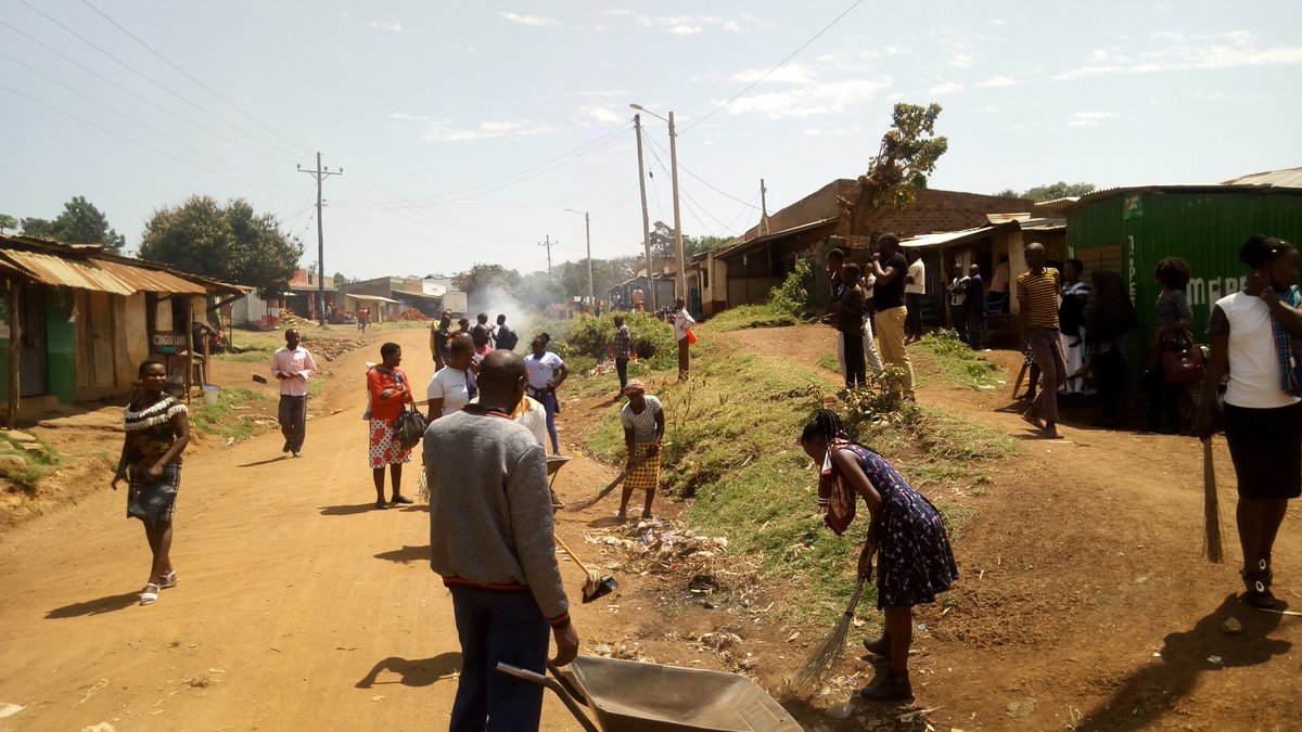 YADASAH's tweet photo. Youths led by their President Joseph Nyapete clean up Kegonga town, Kuria East during the marking of the International Youth Day Migori Chapter.  #IYD2019 #YouthSayNoToDrugs https://t.co/wH0AdyI9Hp
