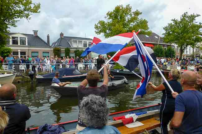 Het is weer voorbij die mooie Sneekweek...
bepeinst de Opregte Sneeker